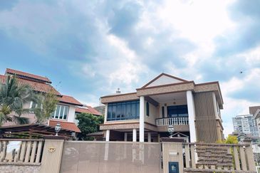 Jalan Suasana, Bandar Tun Hussein Onn