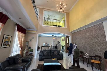 Jalan Suasana, Bandar Tun Hussein Onn