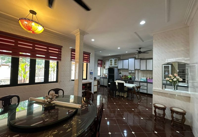 Jalan Suasana, Bandar Tun Hussein Onn