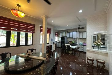 Jalan Suasana, Bandar Tun Hussein Onn