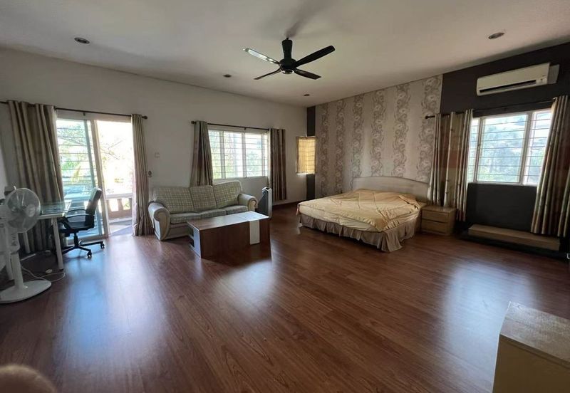 Taman Desa Meringin, Country Height Kajang