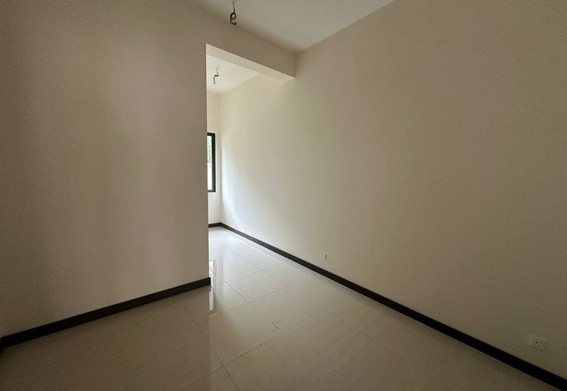 Tiara Hills, Taman Taynton View