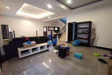 Jalan Puncak Perdana 