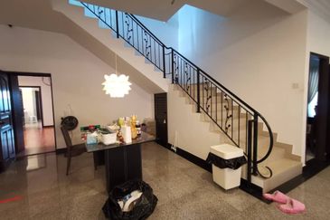 Jalan Puncak Perdana 