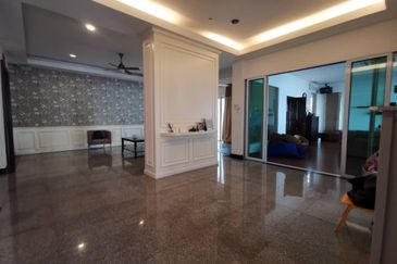 Jalan Puncak Perdana 