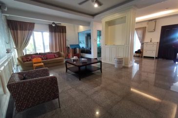 Jalan Puncak Perdana 