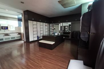 Jalan Puncak Perdana 