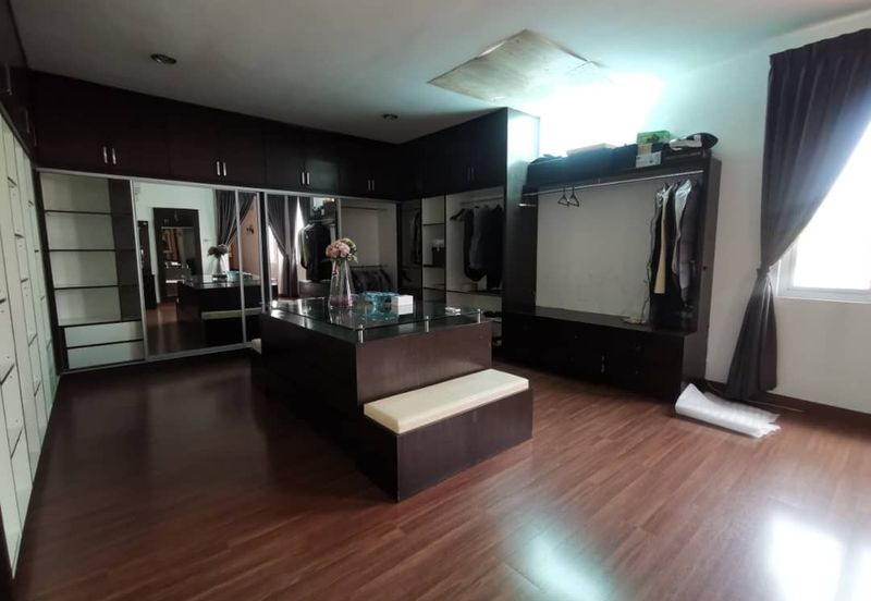 Jalan Puncak Perdana 