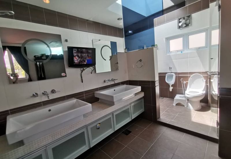 Jalan Puncak Perdana 