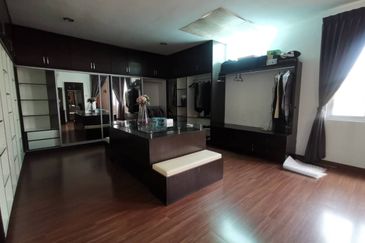 Jalan Puncak Perdana 