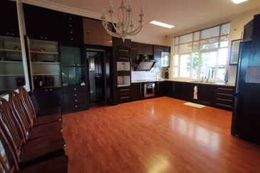 Jalan Puncak Perdana 