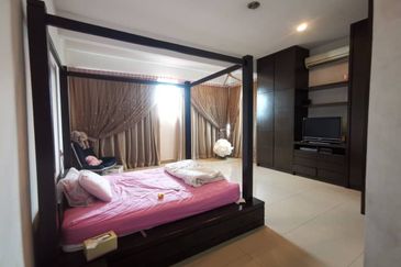 Jalan Puncak Perdana 