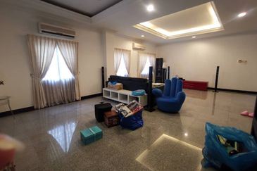 Jalan Puncak Perdana 