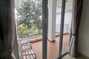 Jalan Puncak Perdana 