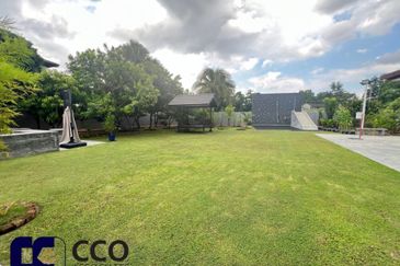 Jalan Raja Dihilir, Ipoh - FREEHOLD Super Spacious 1-Storey Bungalow House (For Sale)