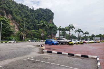 Symphony Business Park, Ipoh - Very Spacious Ground Floor Shop (FOR RENT)