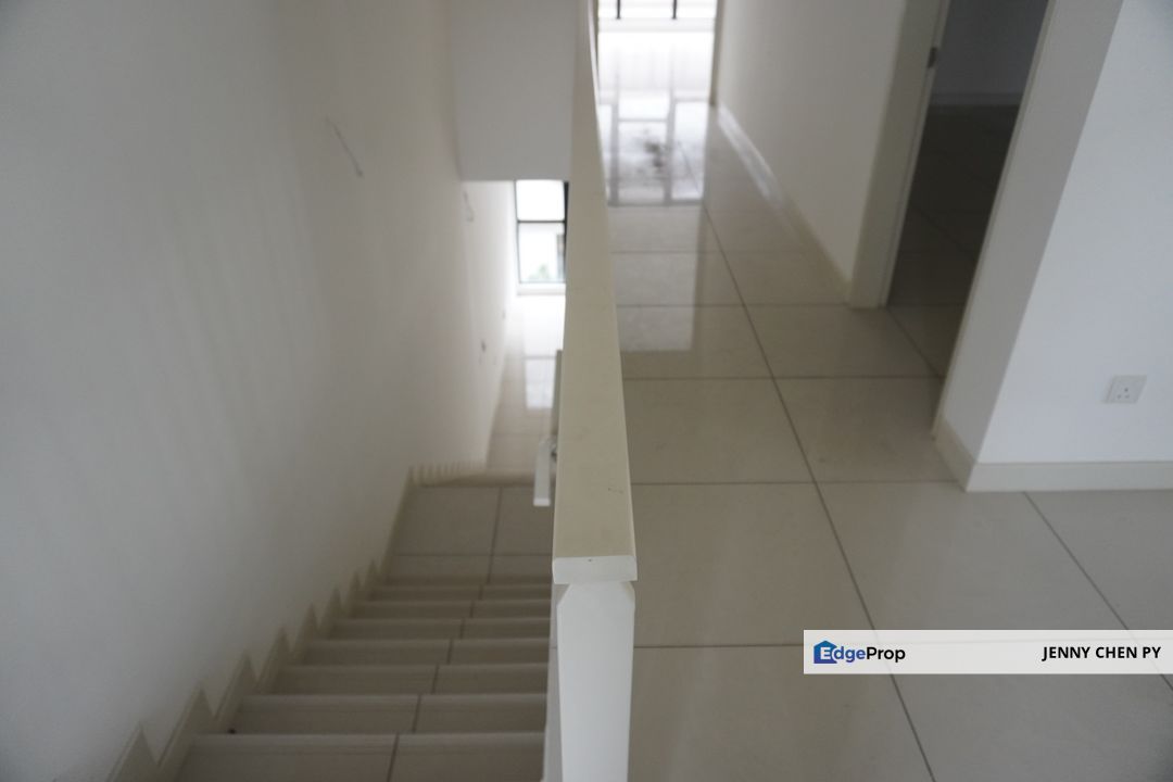 Cheap and Nice 1.5 Storey Townhouse @ Bandar16 Sierra for sale, Selangor, Puchong South