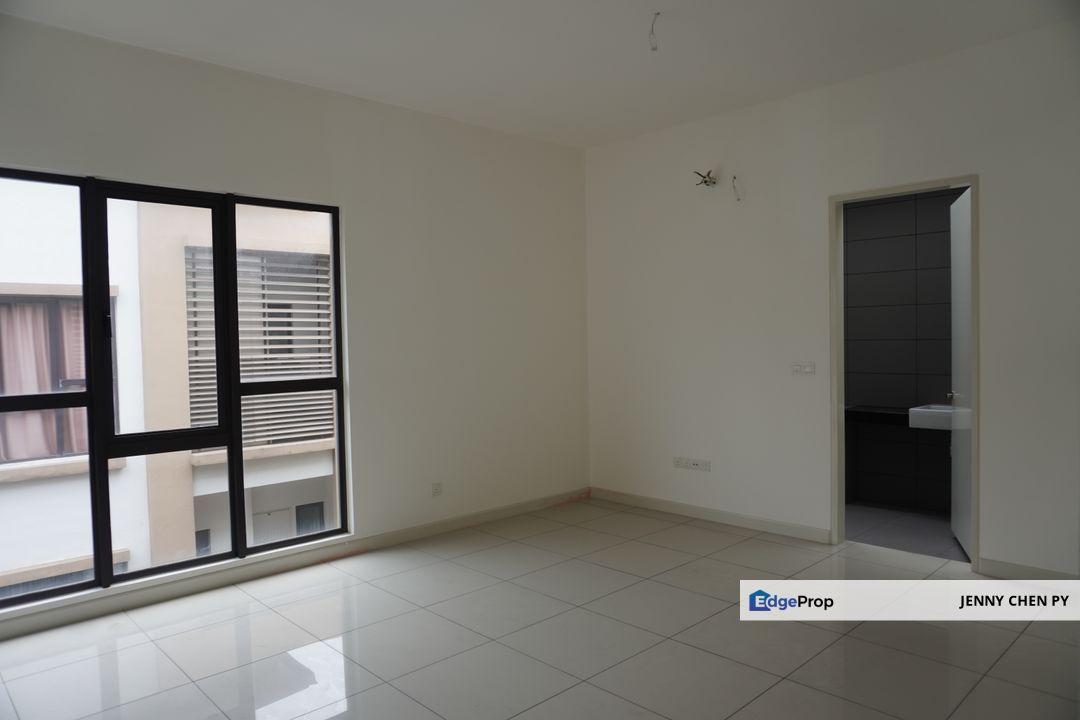 Cheap and Nice 1.5 Storey Townhouse @ Bandar16 Sierra for sale, Selangor, Puchong South