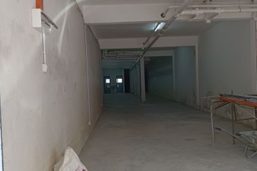 2.5 storey shop lots Batu 11 Cheras for sale