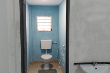 2.5 storey shop lots Batu 11 Cheras for sale