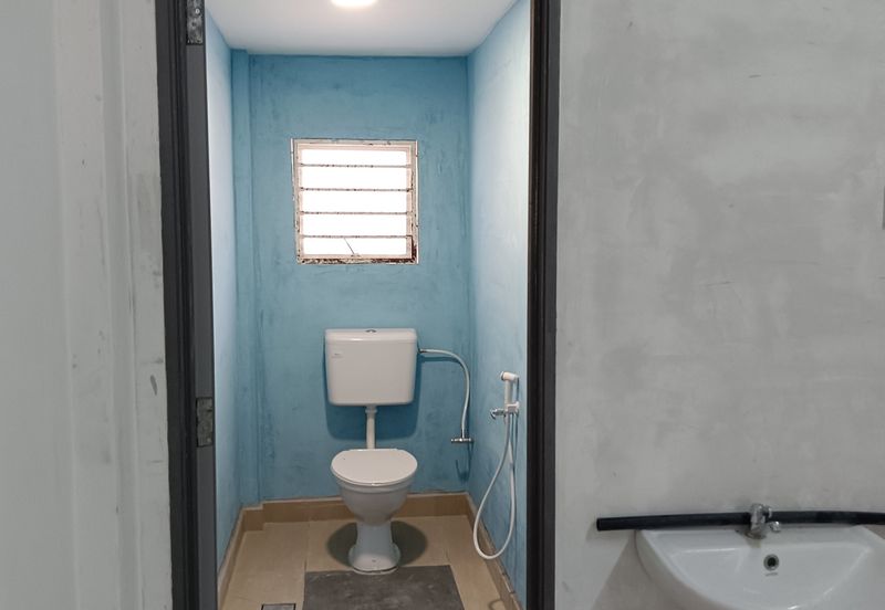 2.5 storey shop lots Batu 11 Cheras for sale