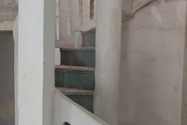 2.5 storey shop lots Batu 11 Cheras for sale