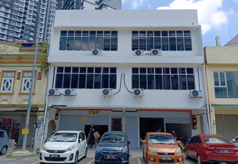 2.5 storey shop lots Batu 11 Cheras for sale