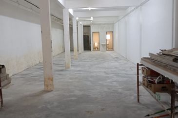 2.5 storey shop lots Batu 11 Cheras for sale