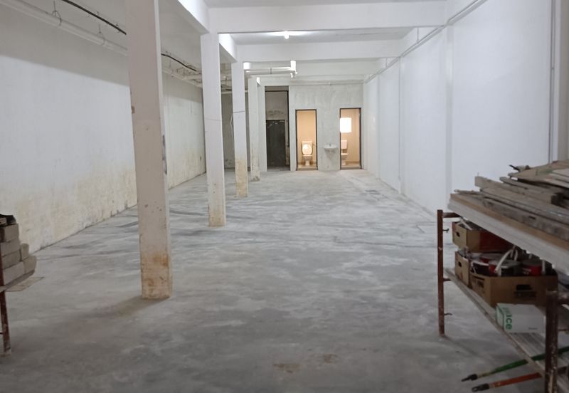 2.5 storey shop lots Batu 11 Cheras for sale