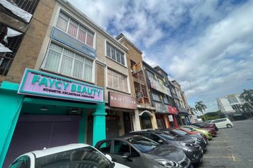 Cheap and Nice 3 Storey Shop Office For Sale 