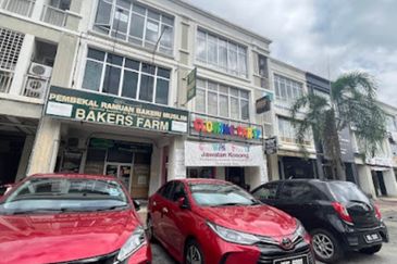 Cheap and Nice 3 Storey Shop Office For Sale 