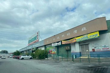 Cheap and Nice 3 Storey Shop Office For Sale 