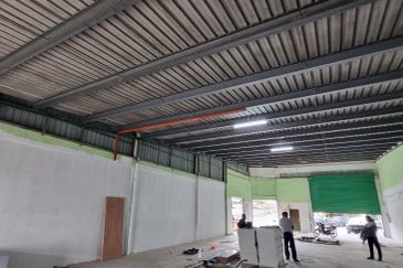 Cheap and Nice  Corner Unit Shop Lot For Sale 