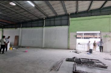 Cheap and Nice  Corner Unit Shop Lot For Sale 