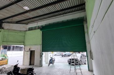 Cheap and Nice  Corner Unit Shop Lot For Sale 