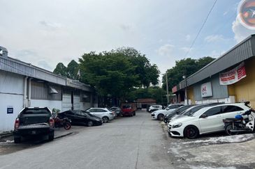 1.5 Storey Factory Urgent For Sale 