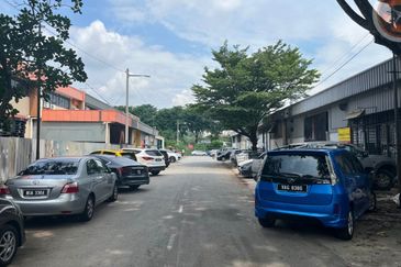 1.5 Storey Factory Urgent For Sale 