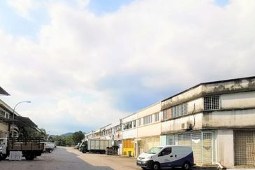 1.5 Storey Factory Urgent For Sale 