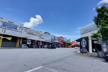 Commercial shop lot for sell @ Nilai 3 wholesale center