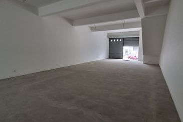 Double storey commercial shop @ Kawasan Perindustrian Nilai 3 for sale