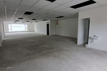 Double storey commercial shop @ kawasan perindustrian nilai 3 for sale