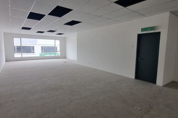 Double storey commercial shop @ kawasan perindustrian nilai 3 for sale