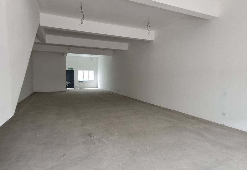 Double storey commercial shop @ kawasan perindustrian nilai 3 for sale