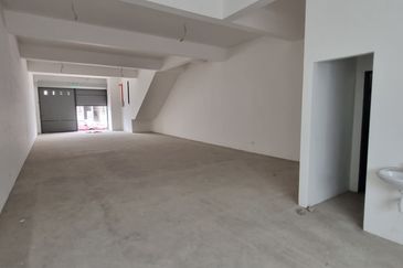 Ground floor commercial shop lot @ Kawasan Perindustrian Nilai 3 for rent
