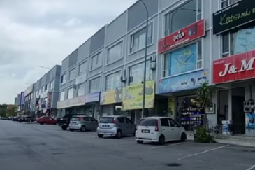 3 storey shop lot / office @ Kawasan Perniagaan Wira Nilai 3 for sale