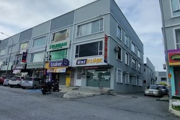3 storey shop lot / office @ Kawasan Perniagaan Wira Nilai 3 for sale