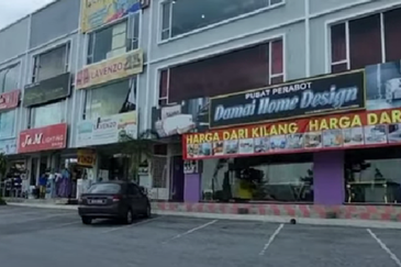 2 storey Corner shop @ Kawasan Perniagaan Wira Nilai 3 for sale