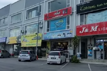 2 storey shop lot /office  @ Kawasan Perniagaan Wira Nilai 3 for sale