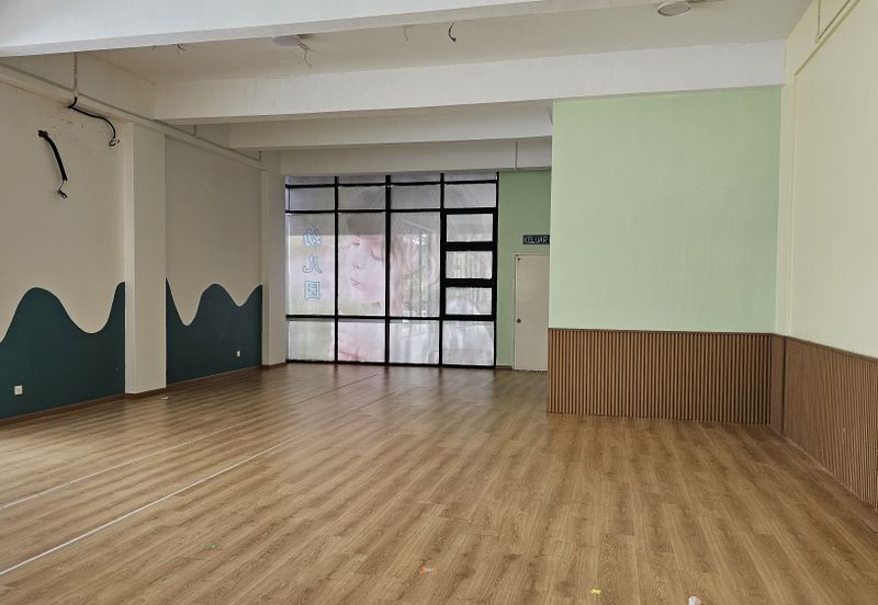 Pusat Komersial Equine