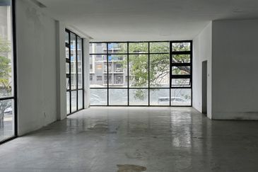 Pusat Komersial Equine